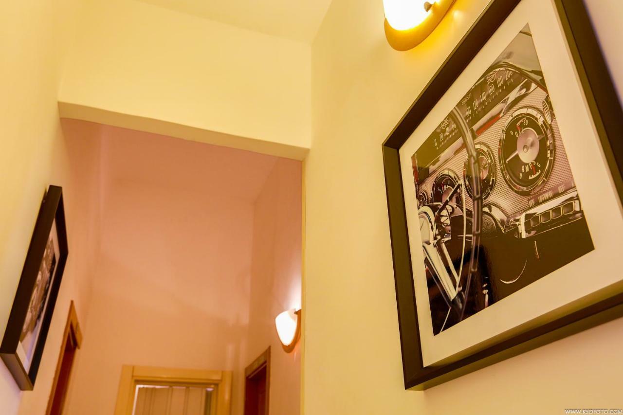 Gordon's Apartment Rom